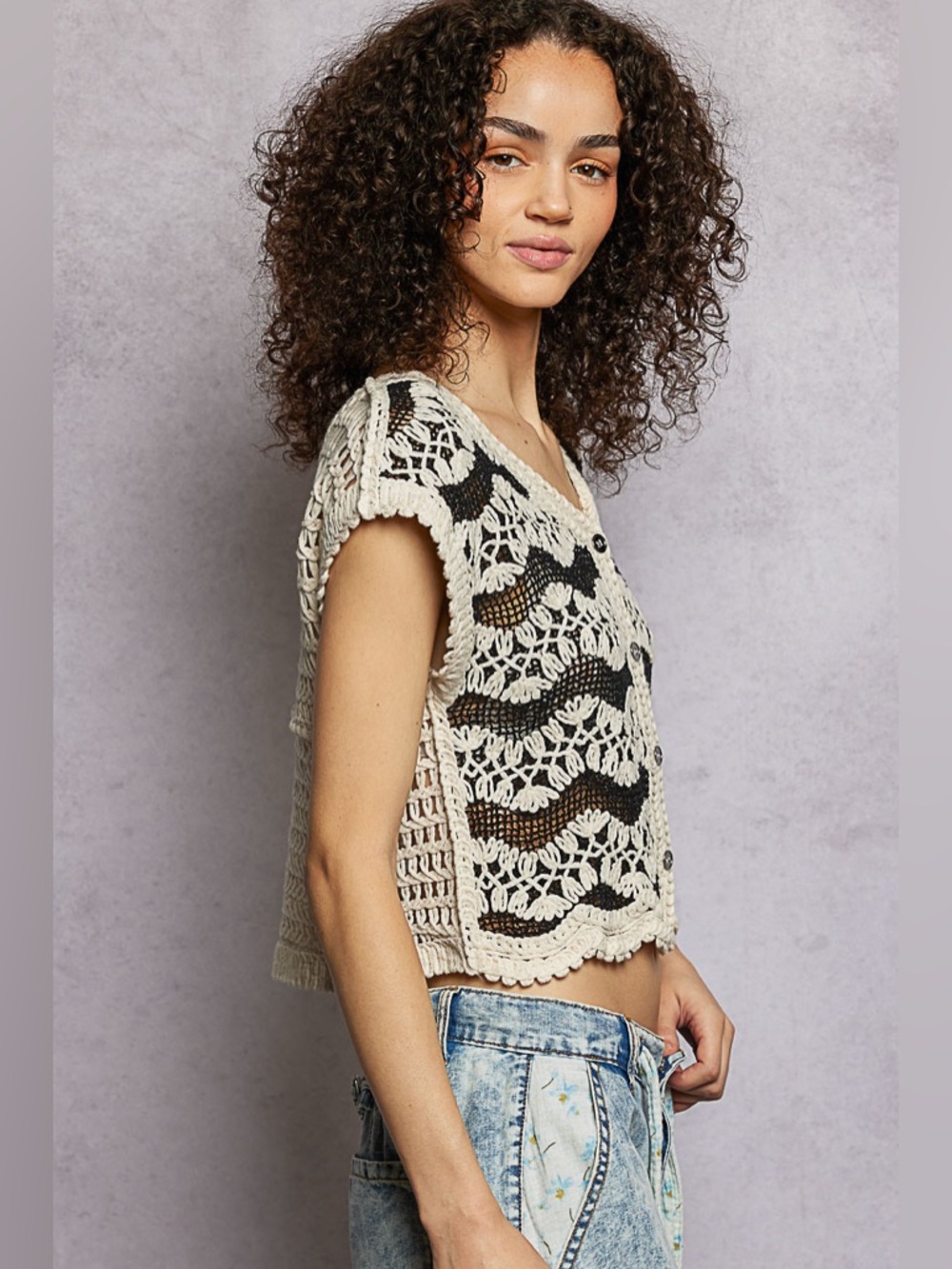 POL Crochet Button-Down Vest with Scalloped Edges - Picture 3 of 7